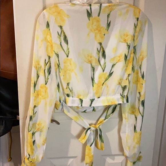 White Closet Crop Top - Picture 3 of 4